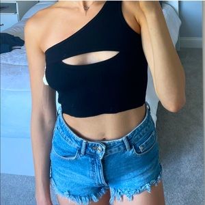 one shoulder crop top